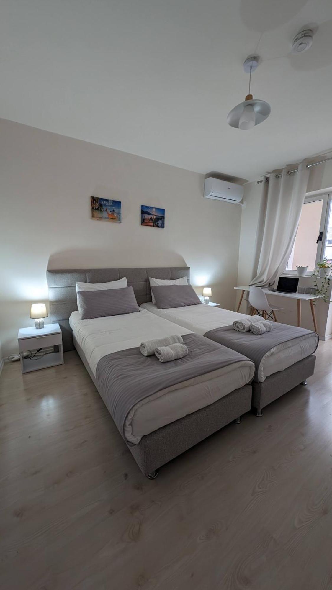 Modern Cozy Apartment 10 Min Walk To Skanderbeg Square Tirana Exteriör bild