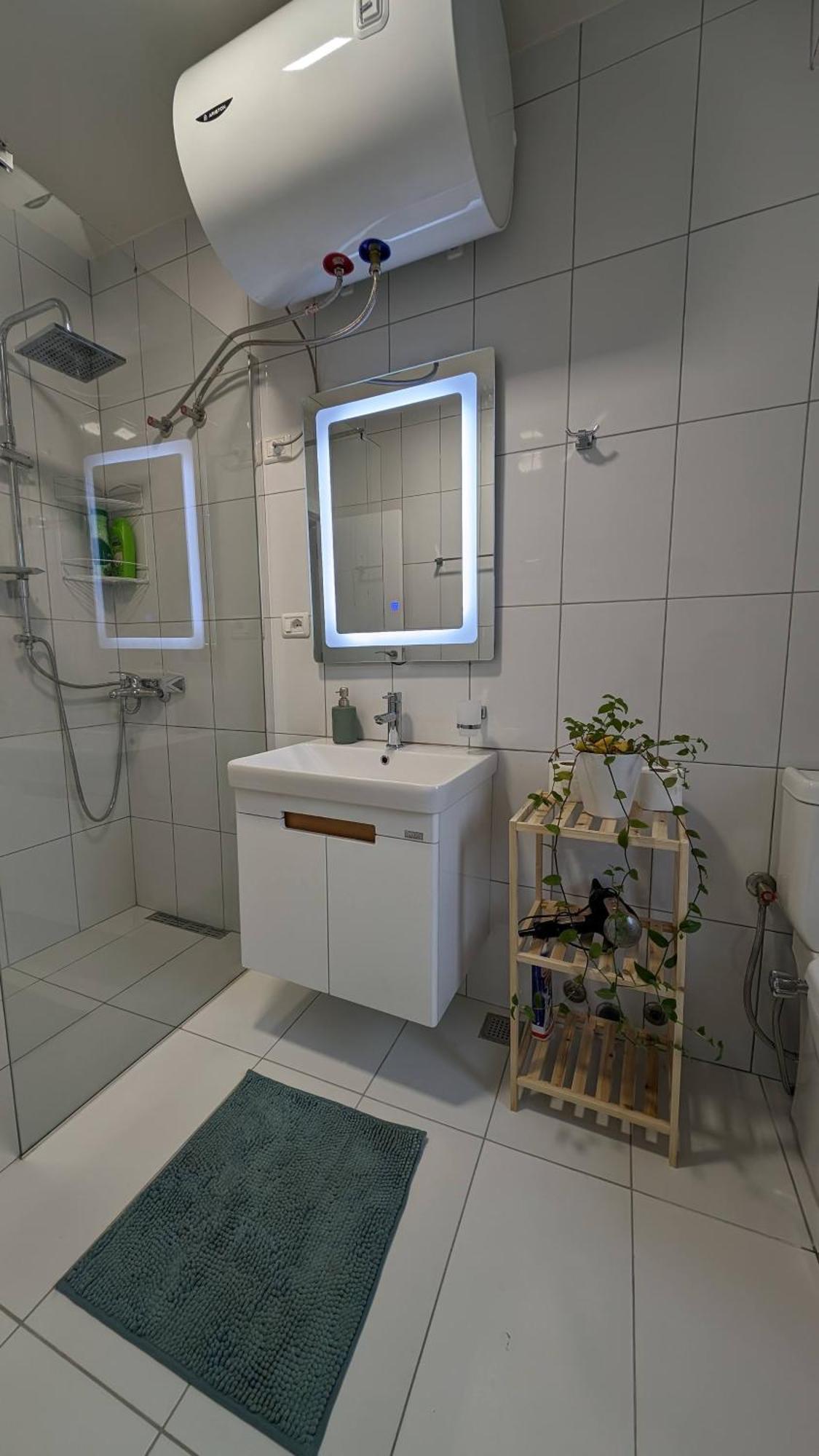 Modern Cozy Apartment 10 Min Walk To Skanderbeg Square Tirana Exteriör bild