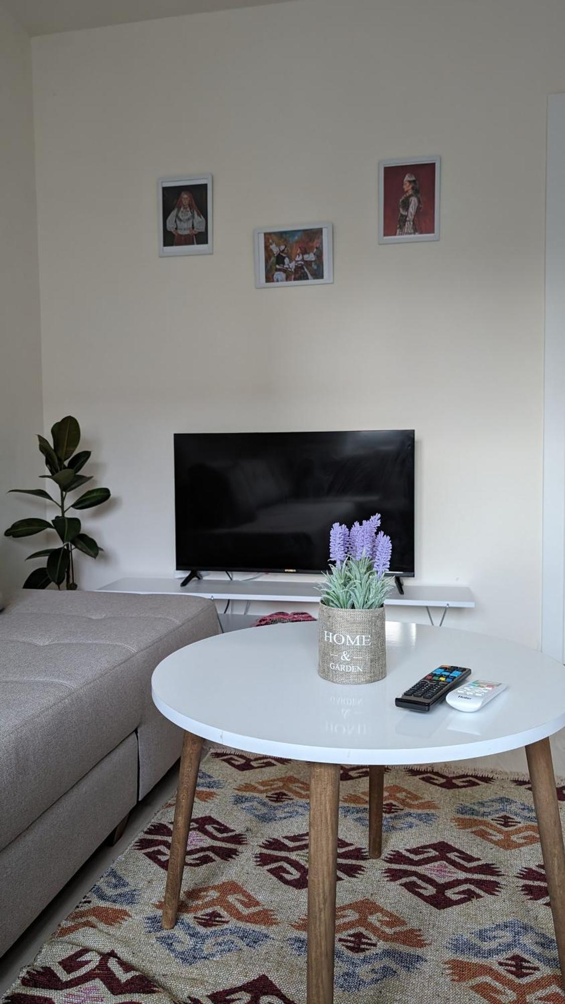 Modern Cozy Apartment 10 Min Walk To Skanderbeg Square Tirana Exteriör bild
